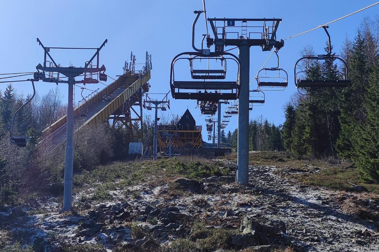 Enjoyharrachov - Atraktivni Slunne Studio Certovka V Centru Harrachova S Garazovym Parkovanim, Wifi-Wlan, Sat, Herni Konzoli, Netflix Zdarma A Nejkrasnejsim Vyhledem Na Certovu Horu S Arealem Skokanskych Mustku A Sjezdovku Екстериор снимка